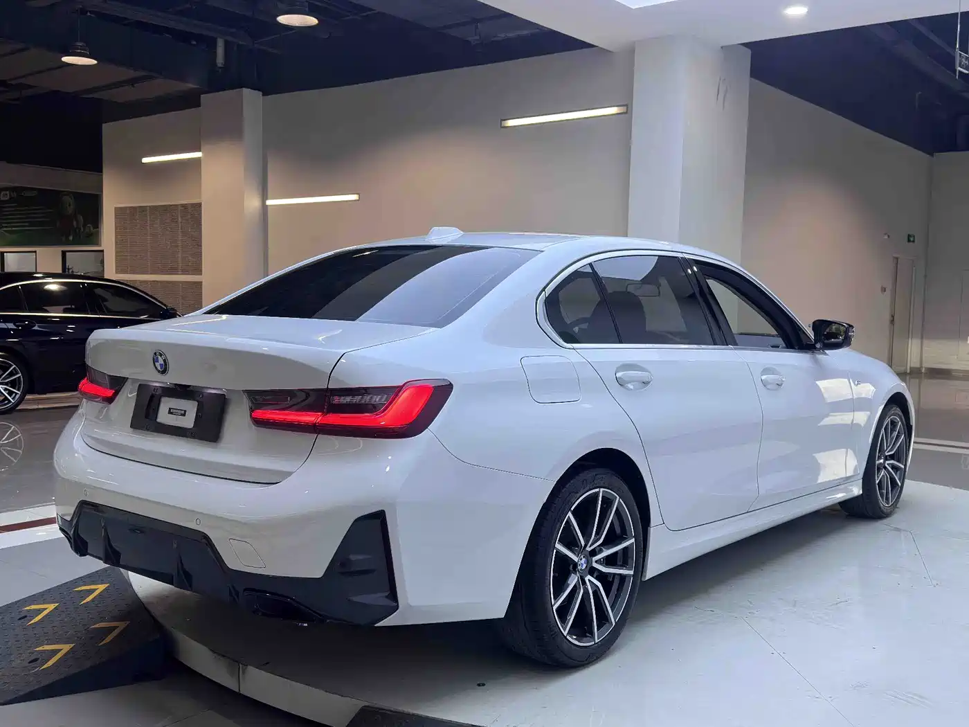 BMW 3 Series 2023 320Li M Sport Package фото 6