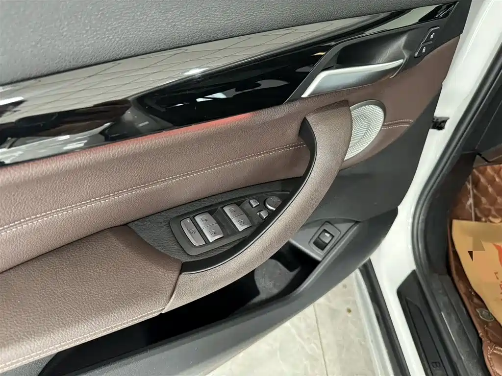 BMW X1 2022 sDrive20Li Fashion фото 13