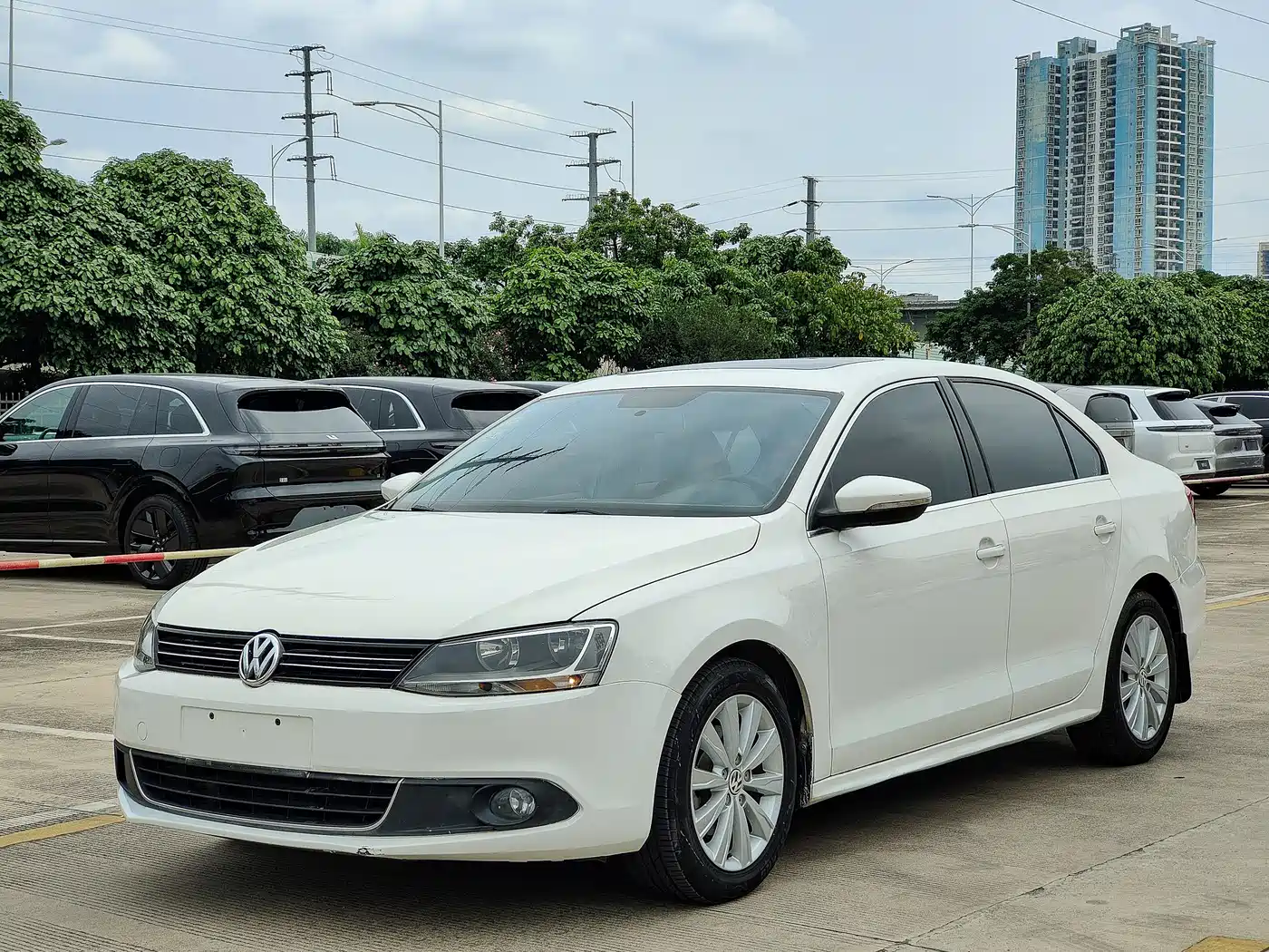 Volkswagen Sagitar 2014 1.6L Automatic Comfort