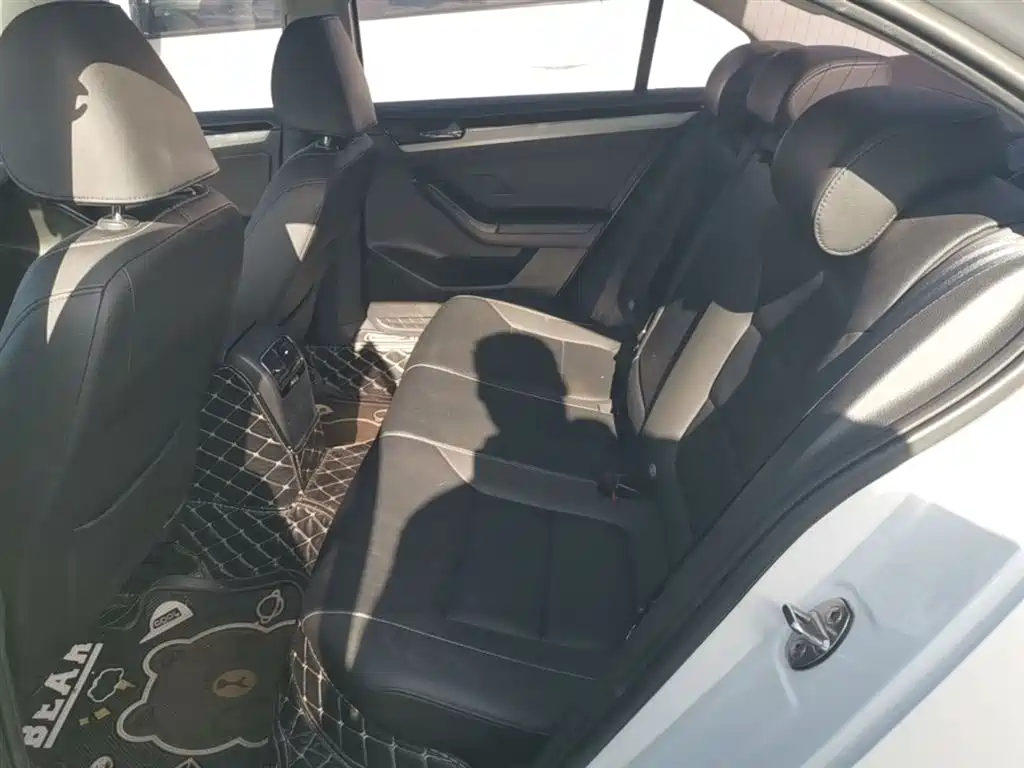 Volkswagen Sagitar 2018 1.6L Automatic Comfort фото 17