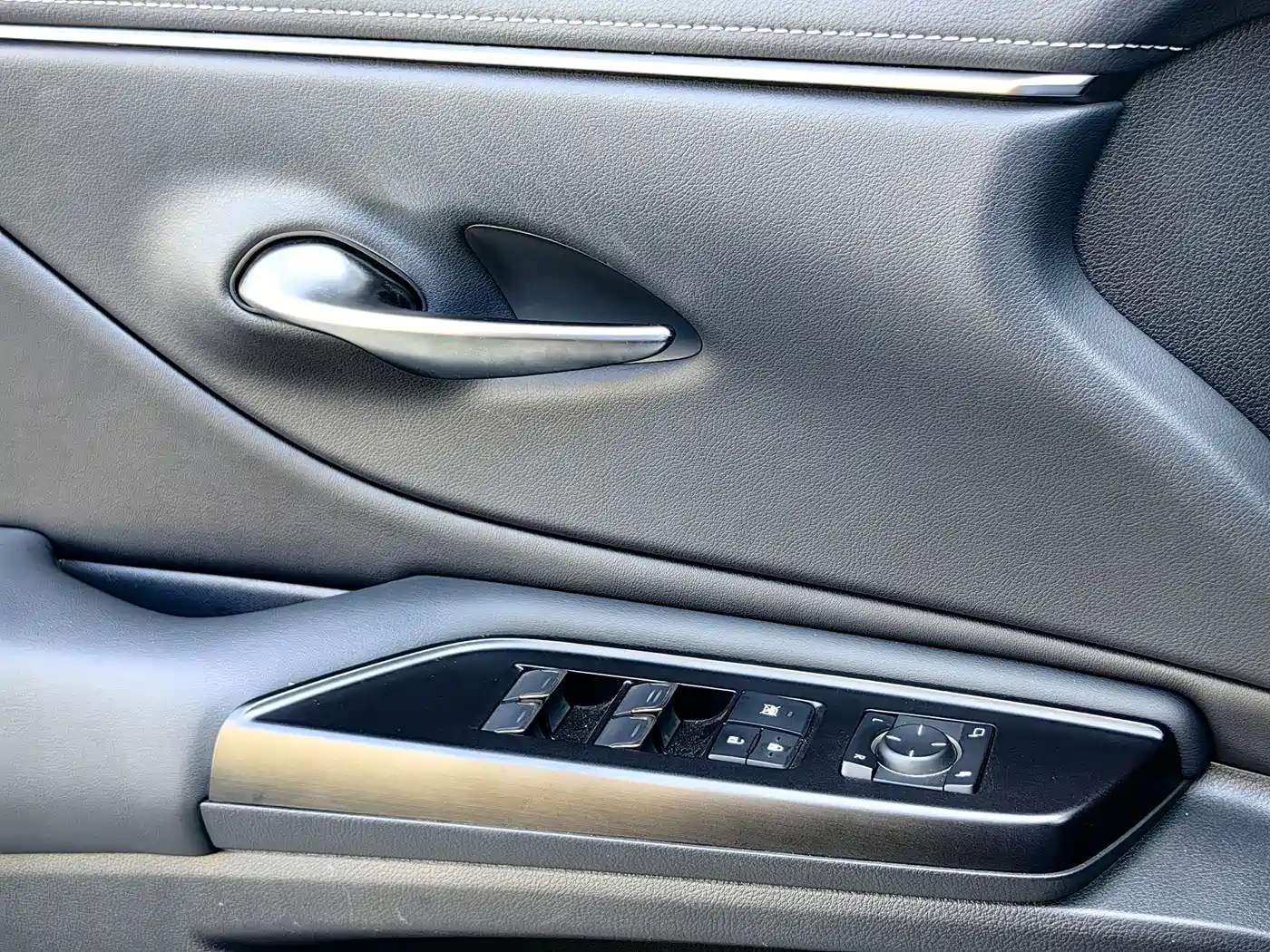 Lexus ES 2021 300h Excellence Edition фото 6