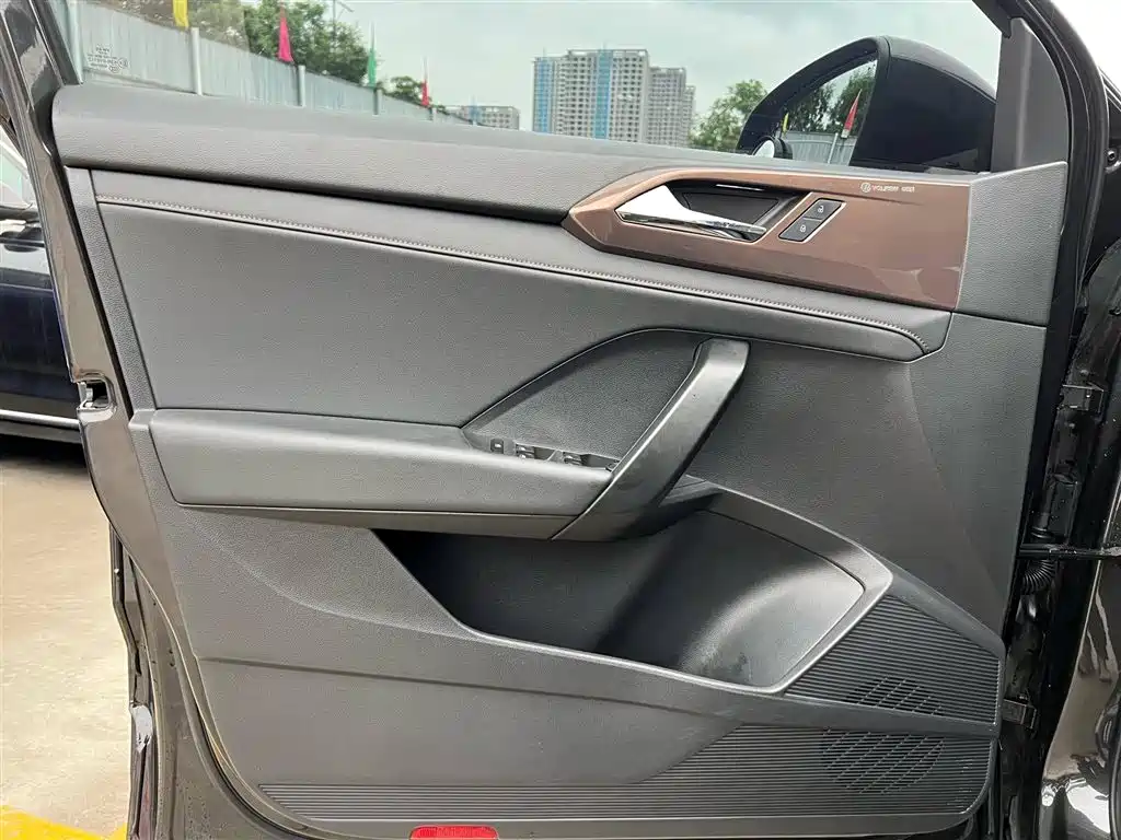Volkswagen Tharu 2022 280TSI FWD Luxury Edition фото 7