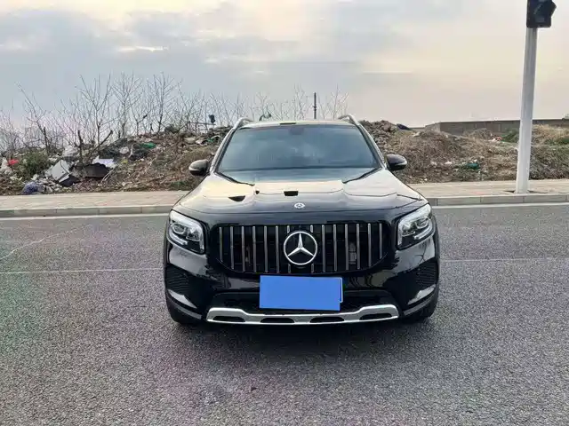 MERCEDES-BENZ GLB