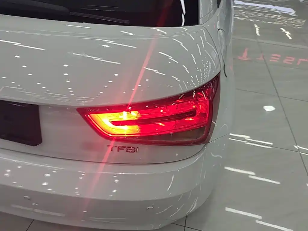 Audi A1 2015 2014 30 TFSI Fashion