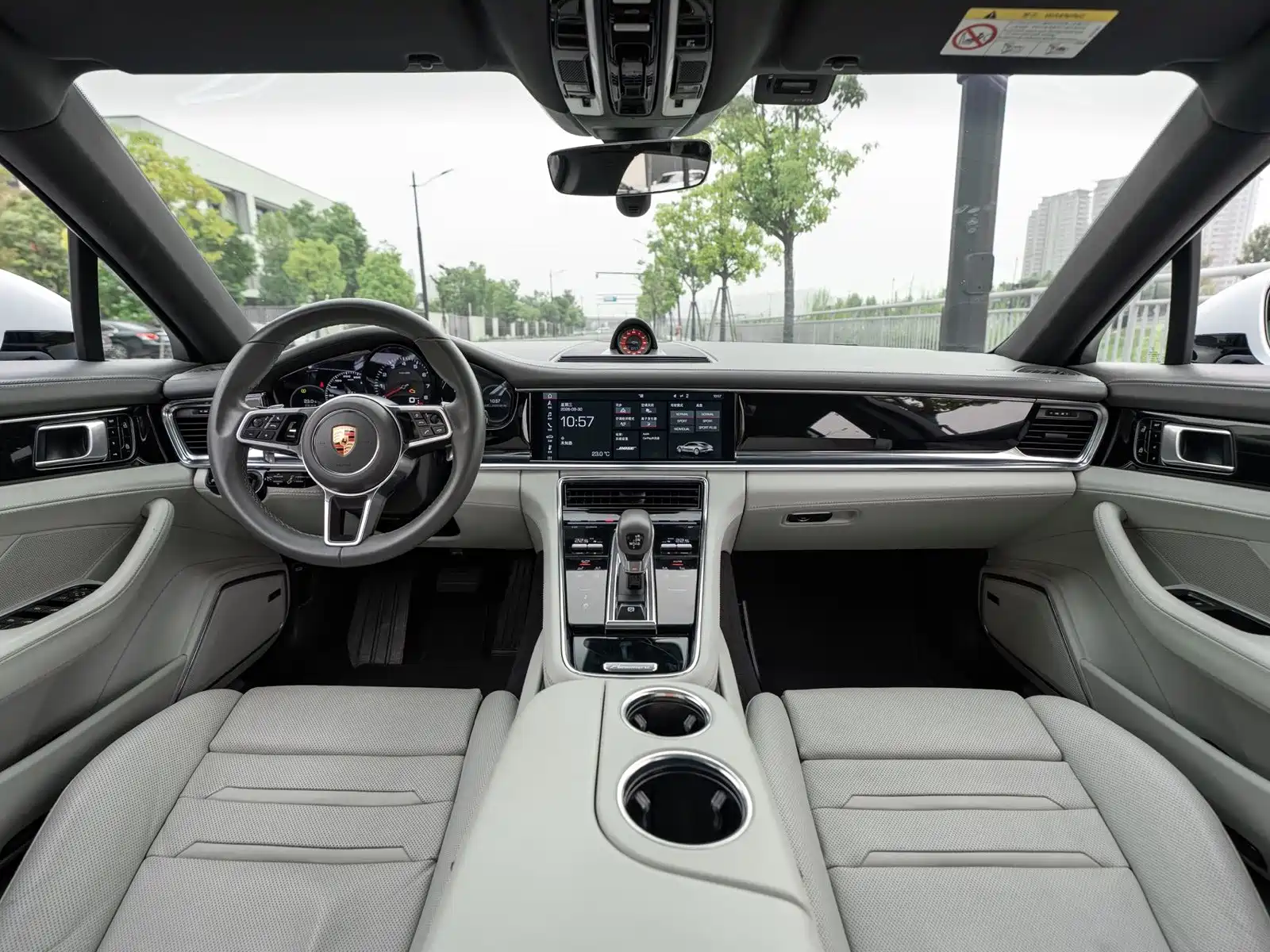 Photo 10 - Porsche Panamera
