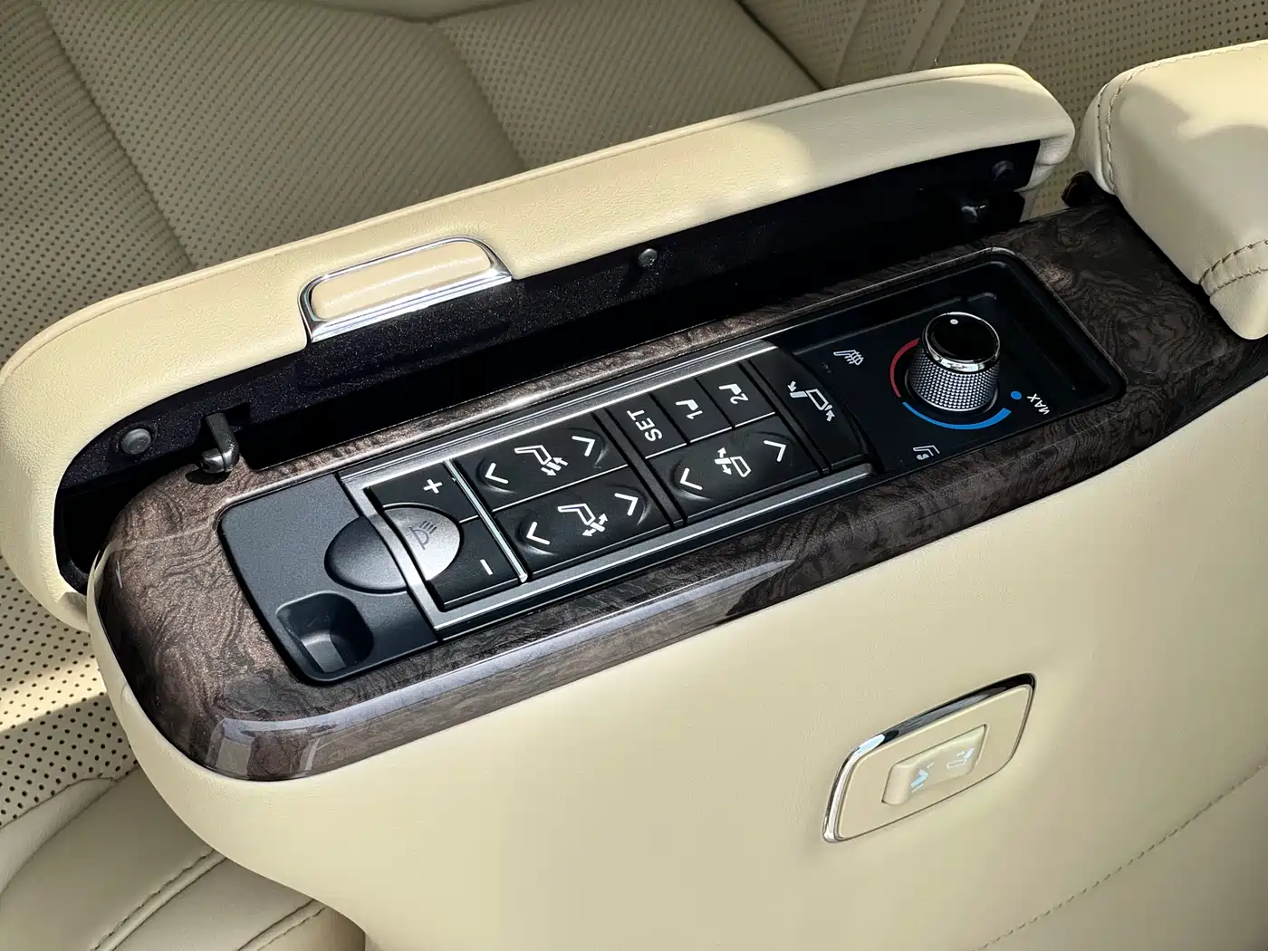 Toyota Alphard 2021 Hybrid 2.5L Premium фото 15