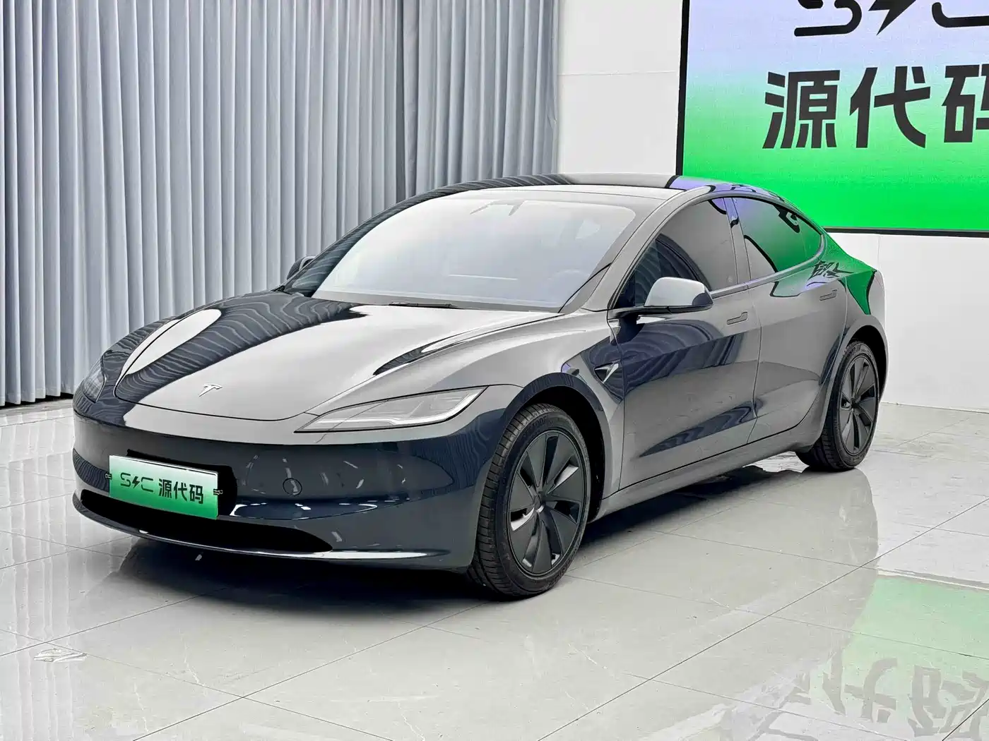 Photo 3 - Tesla Model 3