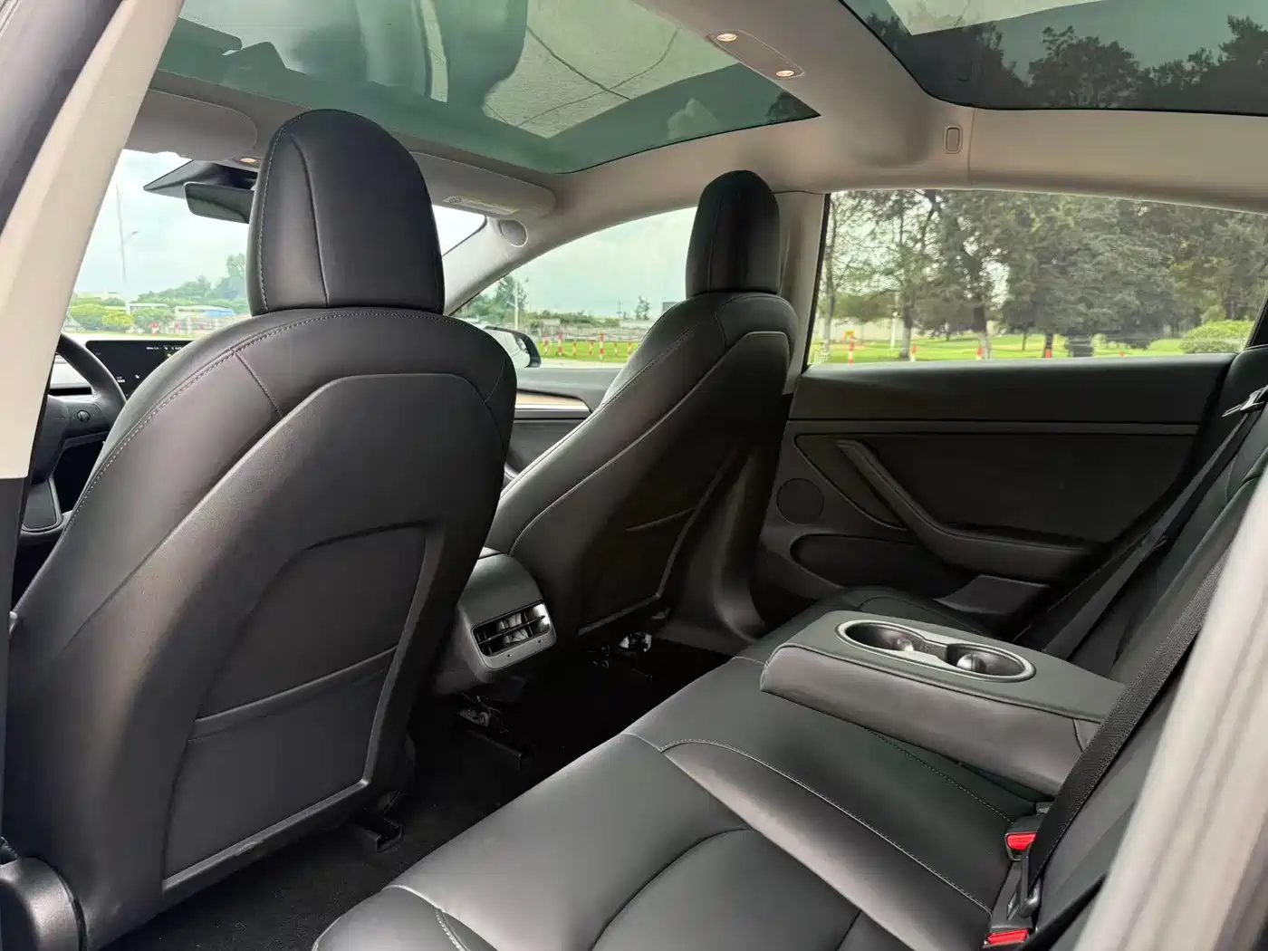 Фото 6 - Tesla Model 3