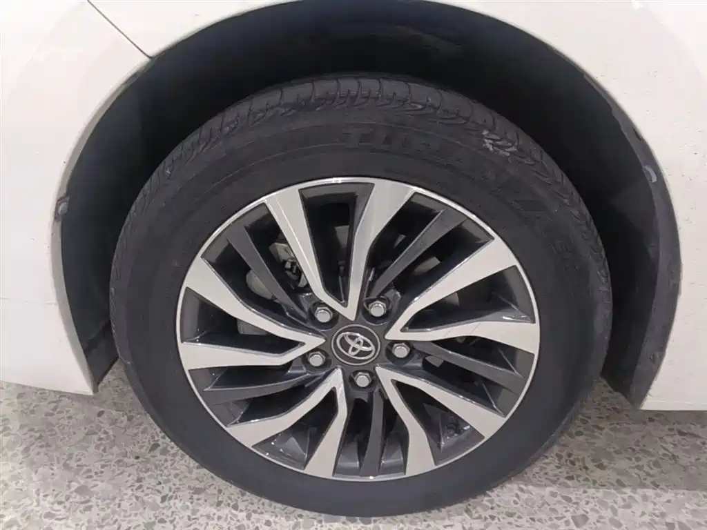 Toyota Corolla 2018 Hybrid 1.8L E-CVT Smart Edition фото 23