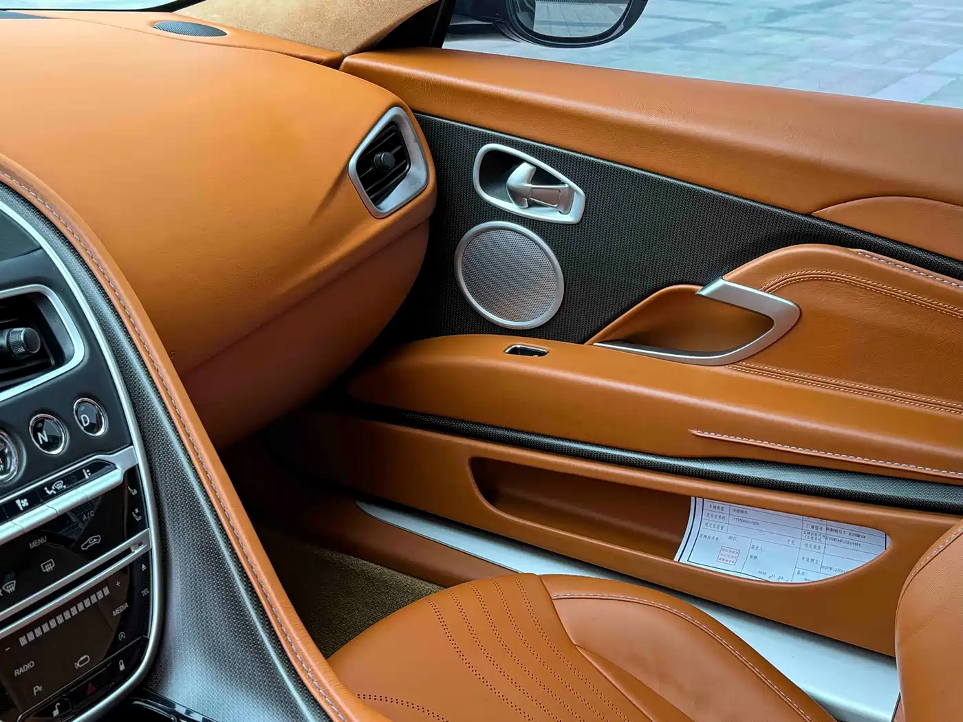 Aston Martin DB11 2019 Model 4.0T V8 Coupe фото 11
