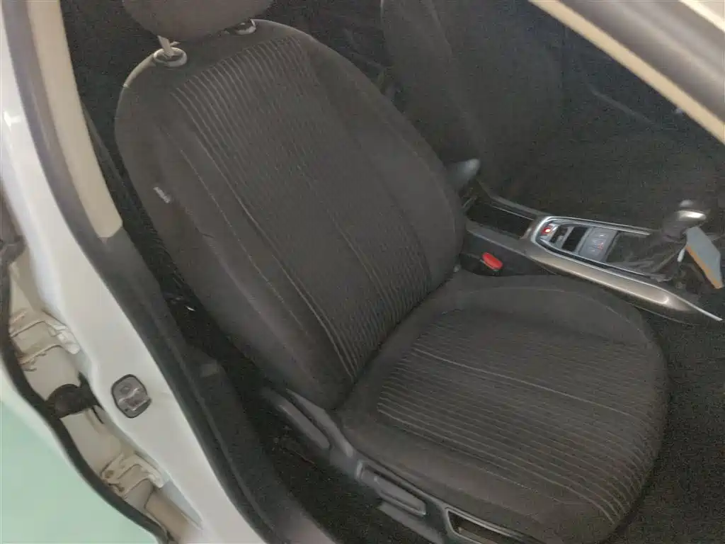 Peugeot 408 2015 Model 1.2T Automatic Luxury Edition фото 16