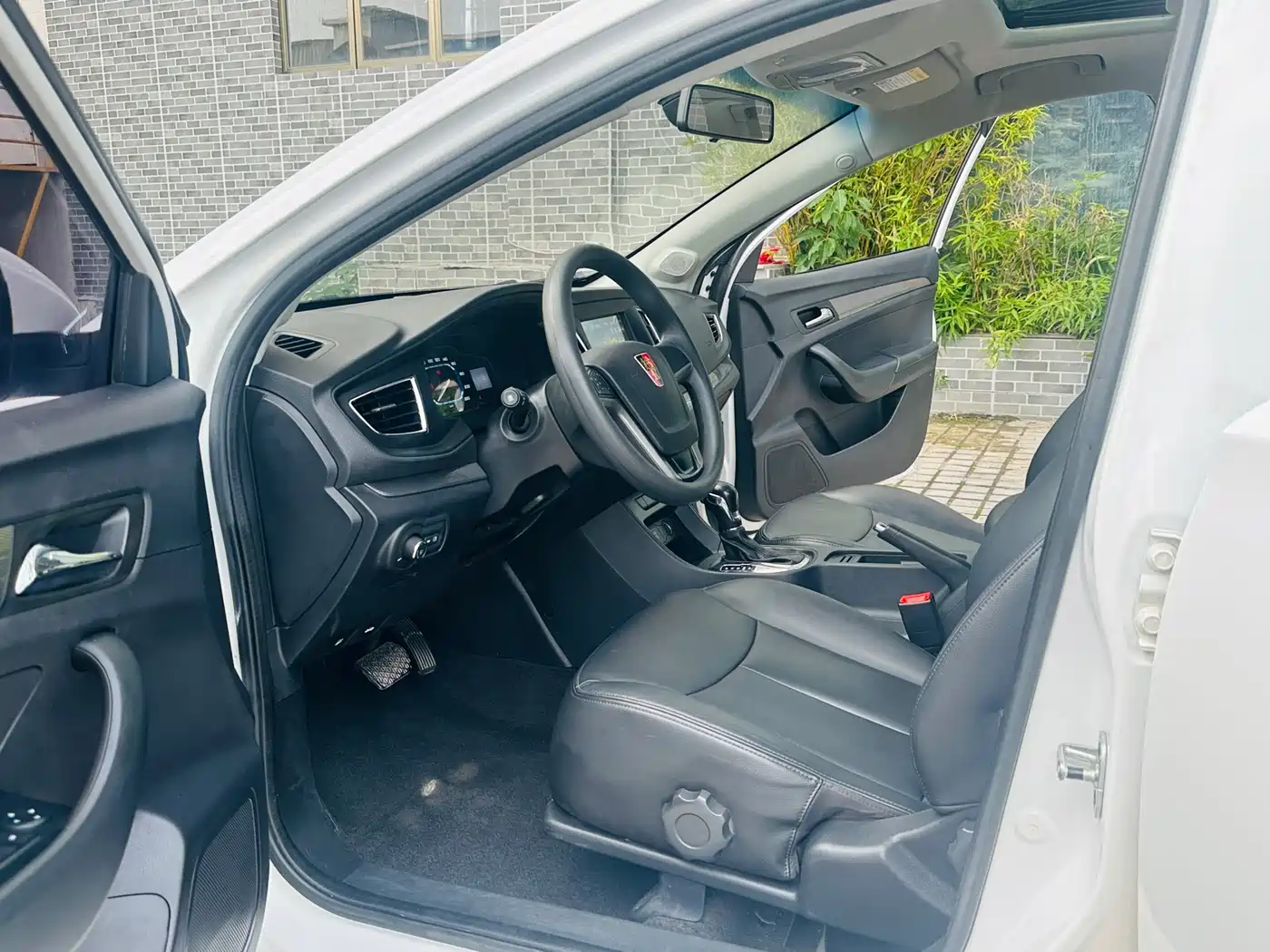 Roewe 360 2016 2016 1.5L Automatic Smart Screen Edition