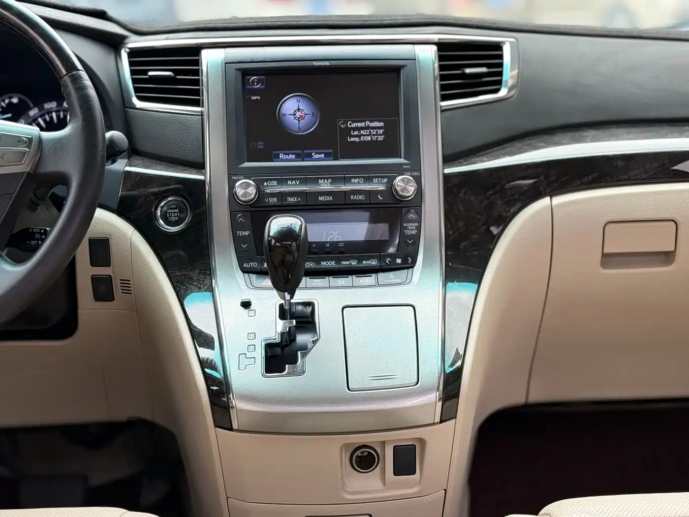 Toyota Alphard фото 12