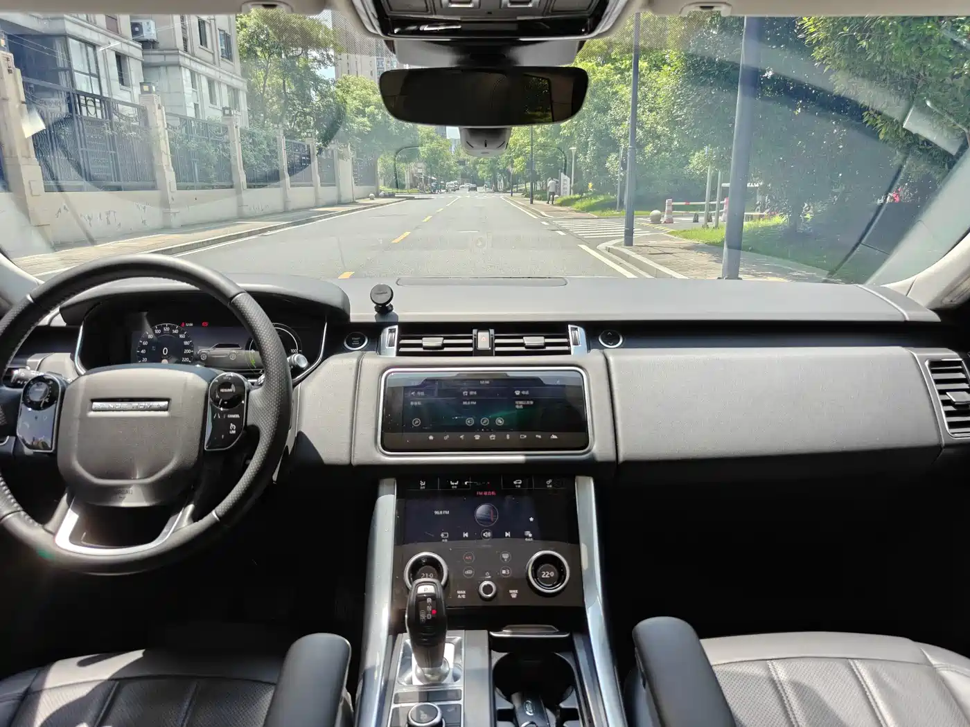 Land Rover Range Rover Sport PHEV 2022 P400e SE фото 11