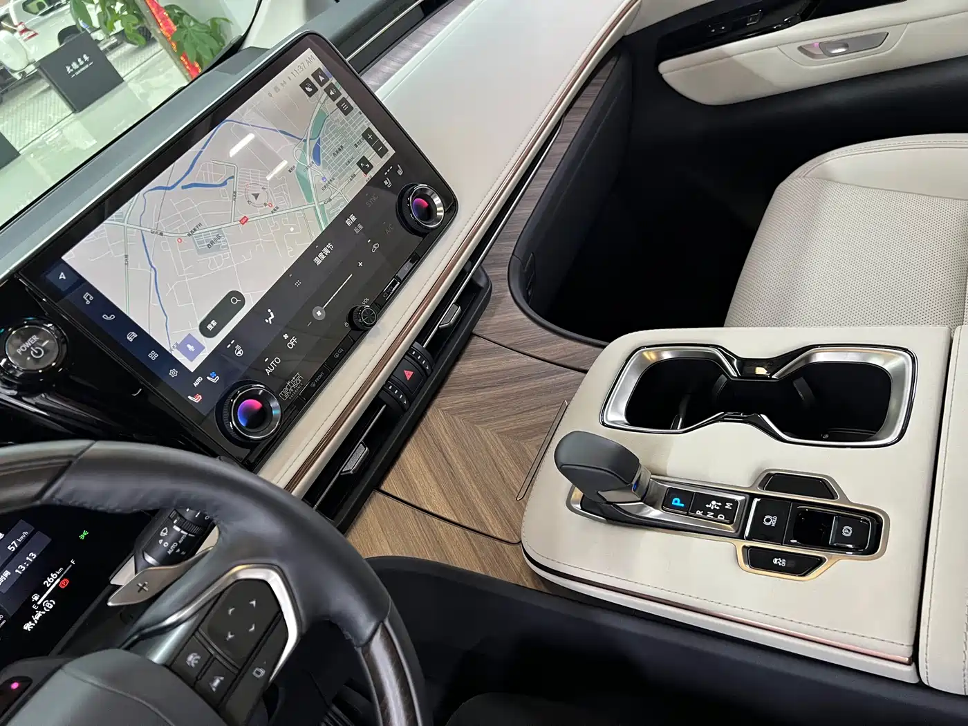 Lexus LM 2025 Model 500h Six-Seater Prestige Edition фото 27