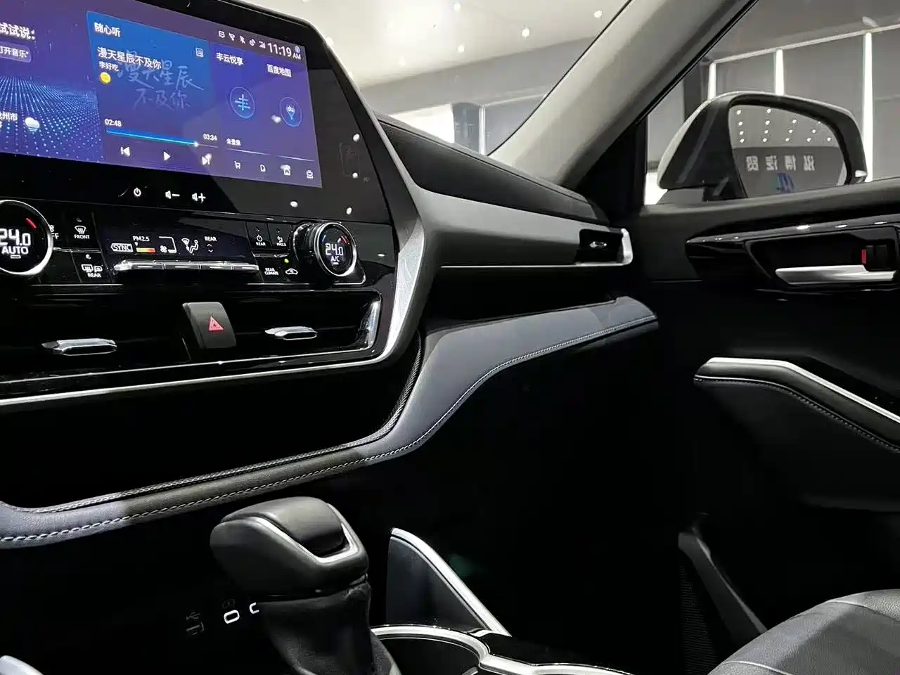 Toyota Highlander 2023 2.5L Smart Hybrid Dual Engine AWD Premium 7-Seater фото 7