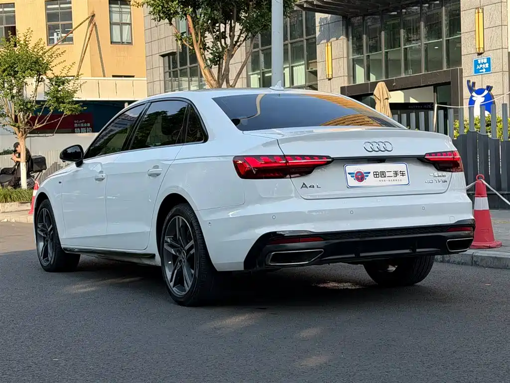 Audi A4L 2022 40 TFSI Luxury Dynamic фото 4