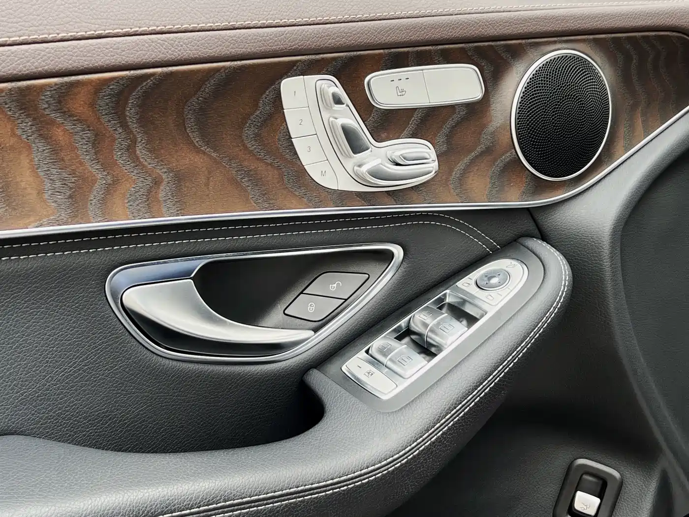 Mercedes-Benz GLC 2016 GLC 300 4MATIC Dynamic фото 16