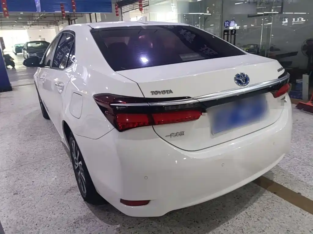 Toyota Corolla 2018 Hybrid 1.8L E-CVT Smart Edition фото 5
