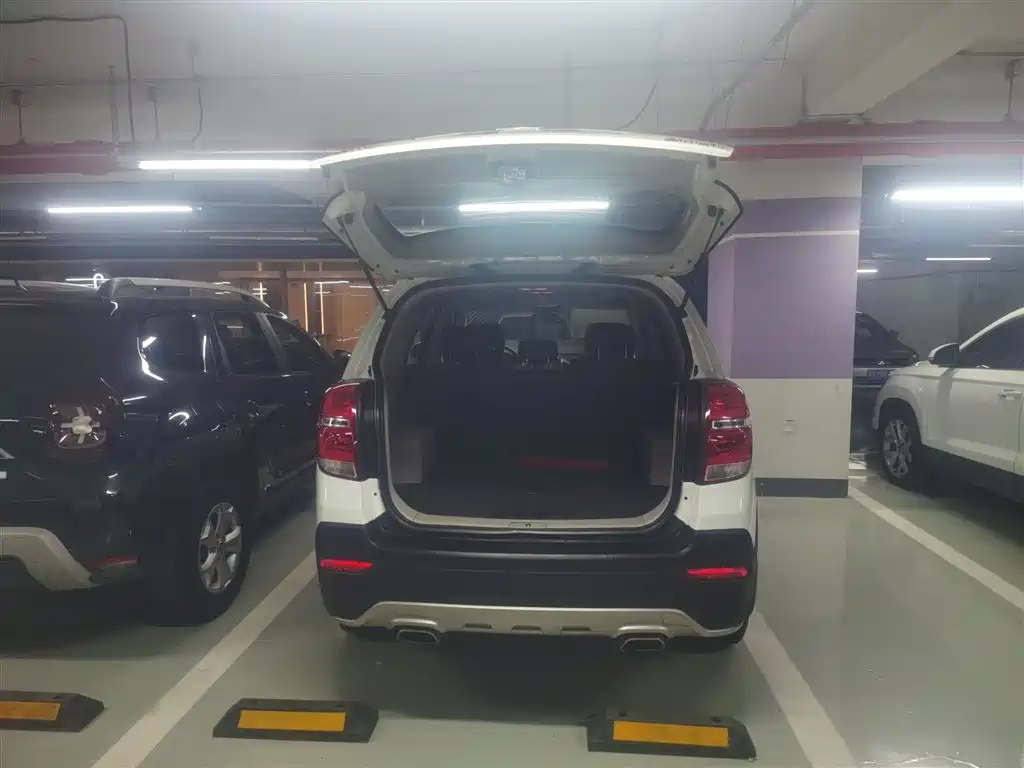 Chevrolet Captiva 2015 2.4L 2WD Urban Edition 5-seater фото 19