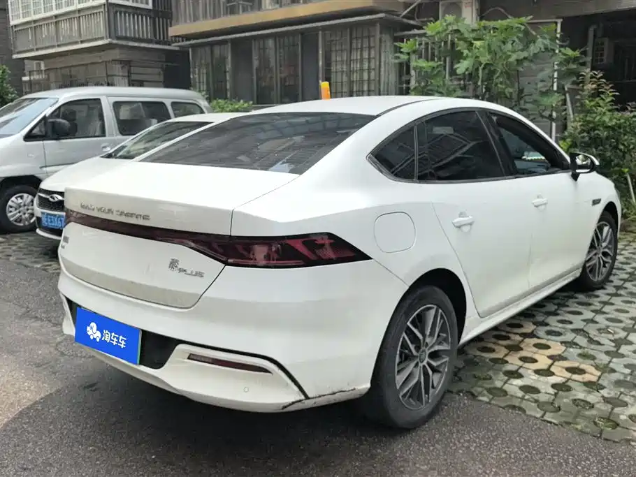 BYD Qin PLUS 2021 DM-i 120KM Premium фото 3