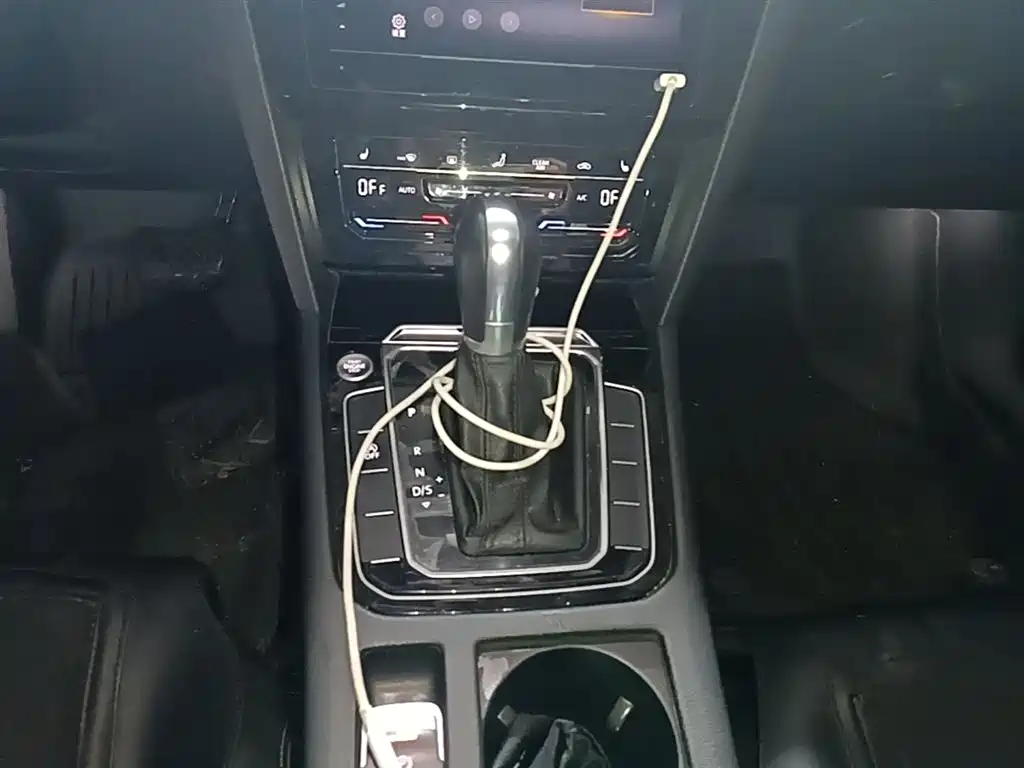 Volkswagen Magotan 2020 330TSI DSG Leading фото 14