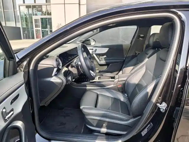 Mercedes-Benz A-Class AMG 2025 AMG A 35 L 4MATIC фото 14
