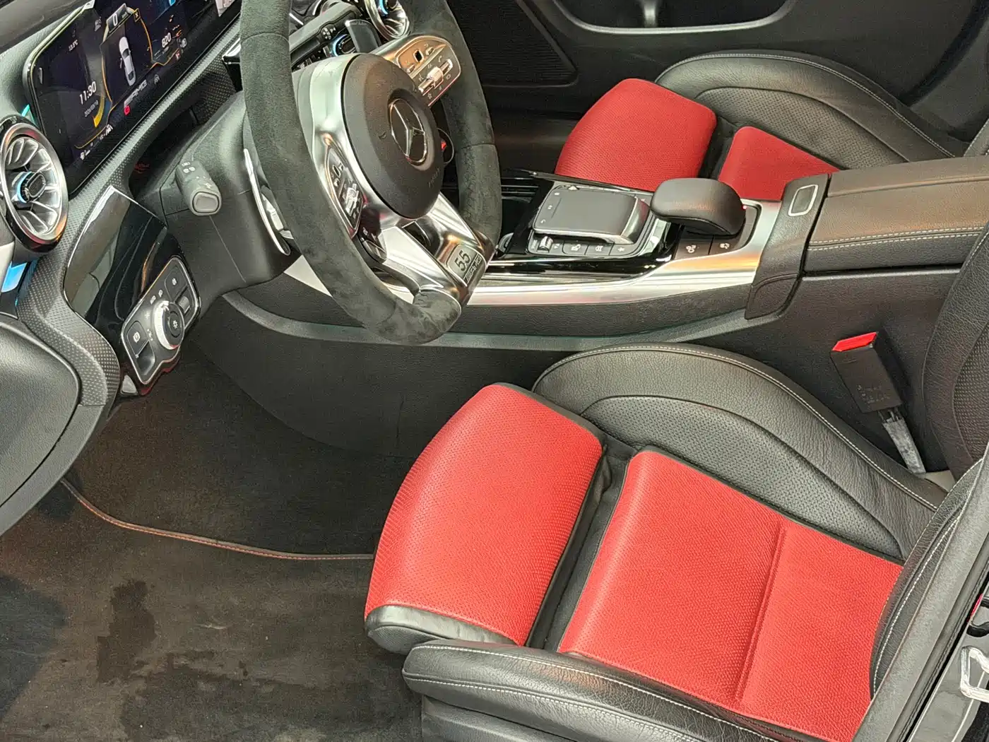Mercedes-Benz CLA AMG 2022 AMG CLA 45 S 4MATIC+ 55th Anniversary Edition фото 16