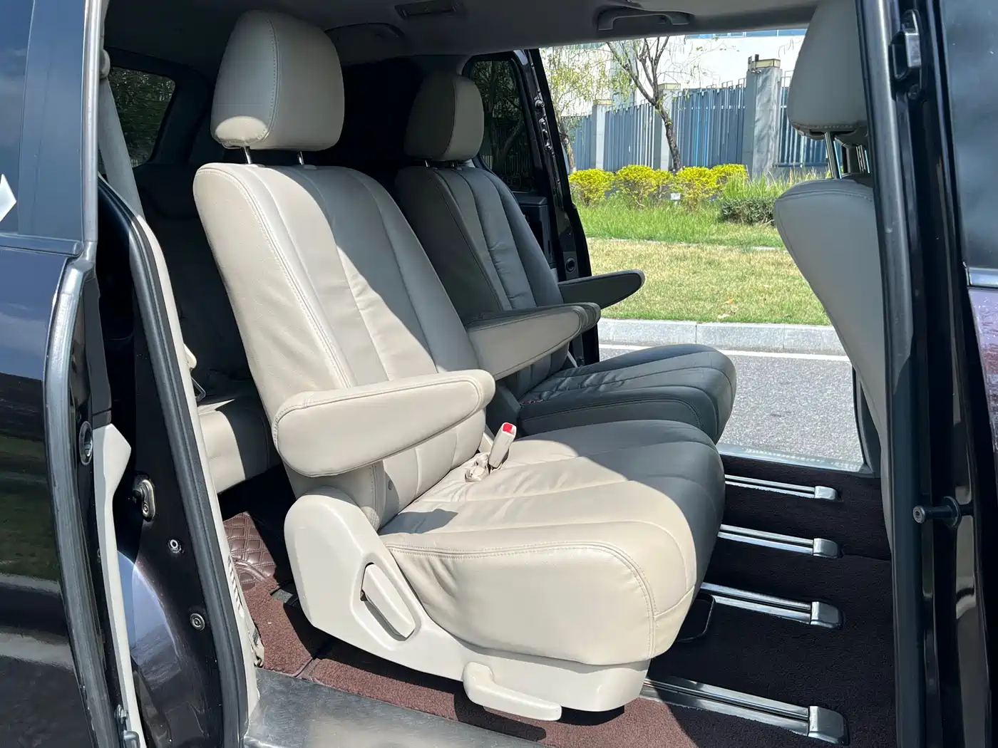 Mazda 8 2014 2013 2.5L Supreme Edition