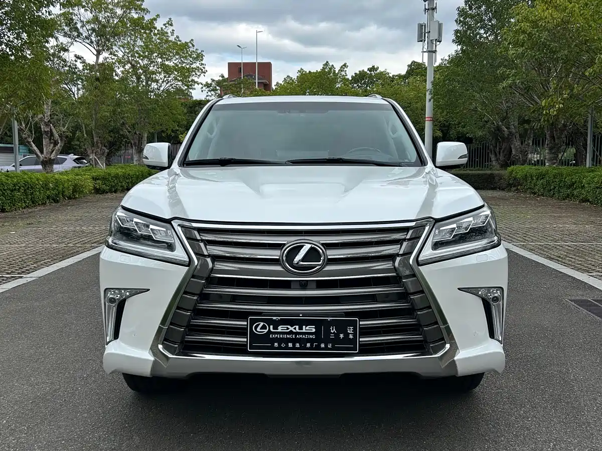 Lexus LX 2017 570 Dynamic Luxury фото 2