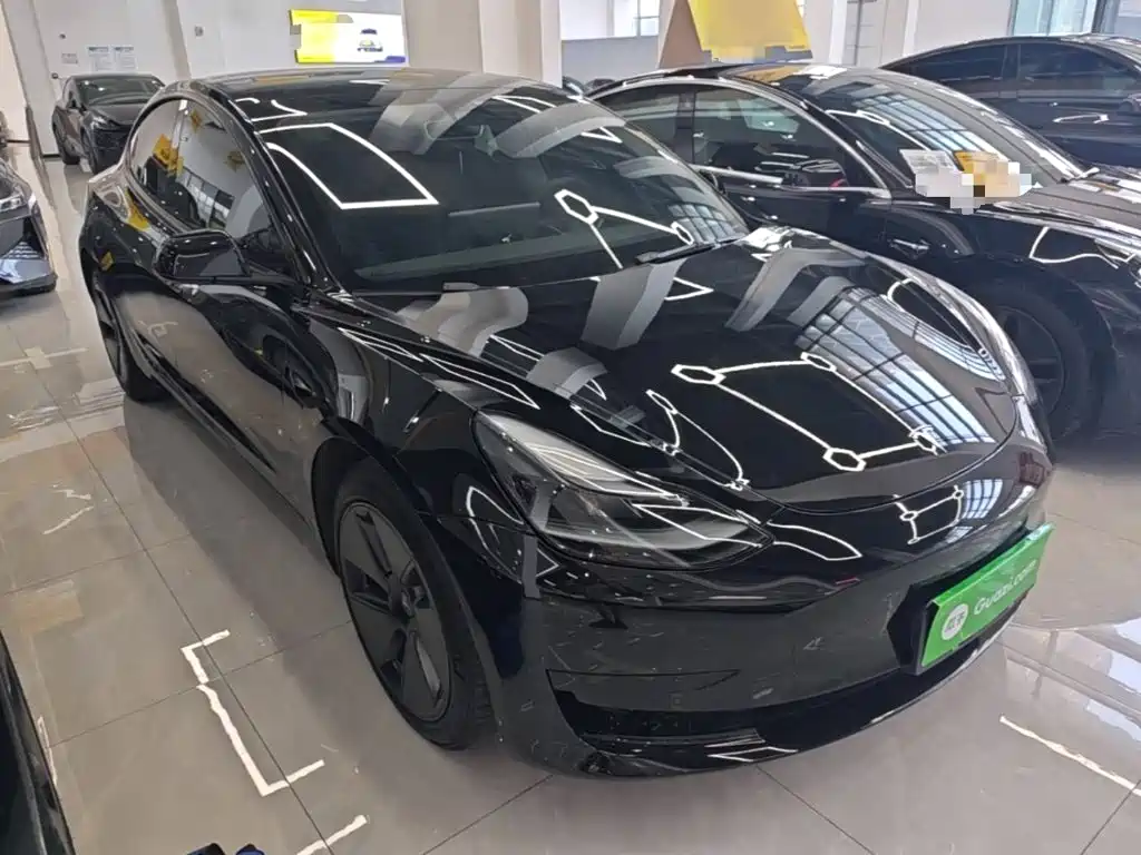 Фото 4 - Tesla Model 3
