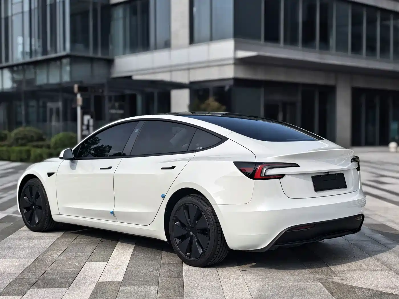 Tesla Model 3 2026 2025 Model Year Facelift Rear-Wheel Drive
