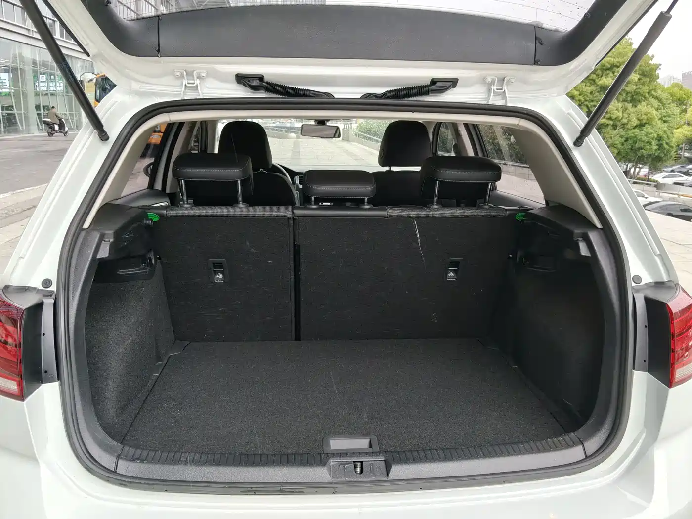 Volkswagen Golf Electric 2020 Chi фото 17