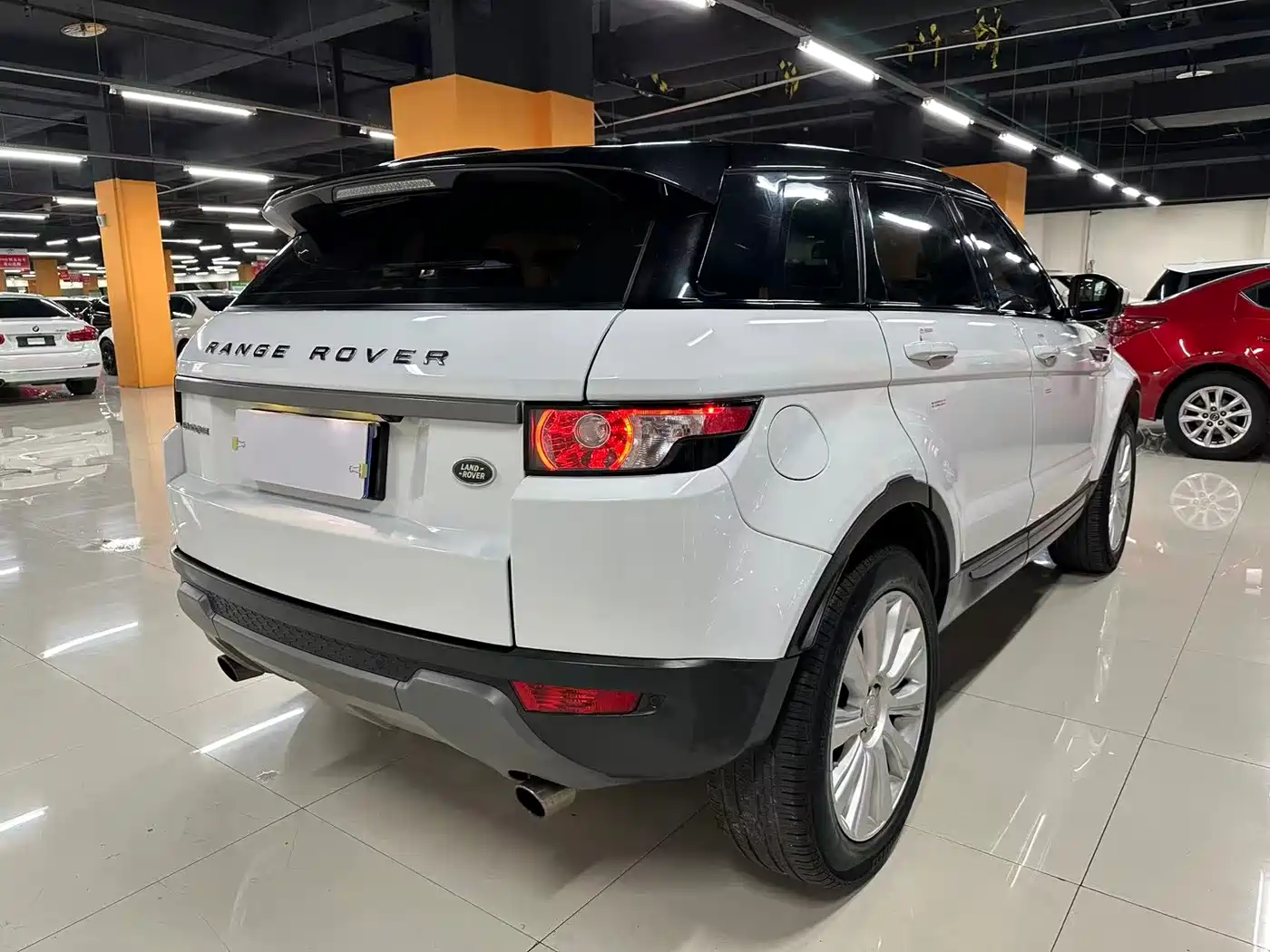 Land Rover Range Rover Evoque 2015 2.0T 5-Door Intelligent Edition фото 16
