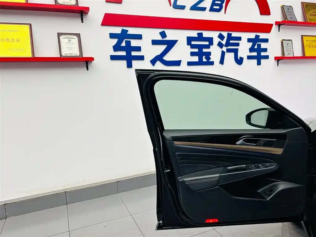 Volkswagen Passat 2019 Model 330TSI Luxury Edition China V фото 21