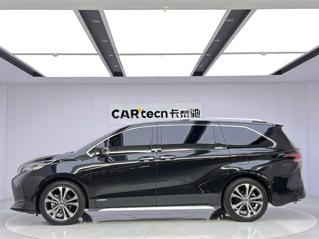 Toyota Granvia 2024 2.5L Hybrid Premium PLUS фото 2