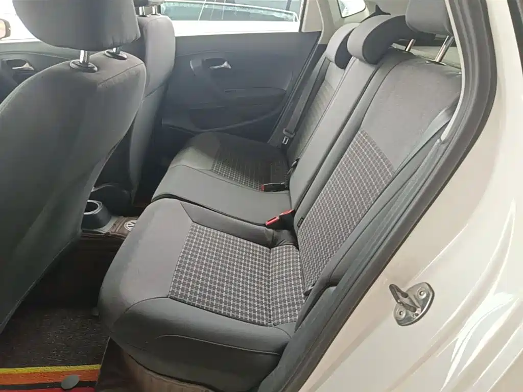 Volkswagen Polo 2016 1.6L Automatic Comfort фото 17