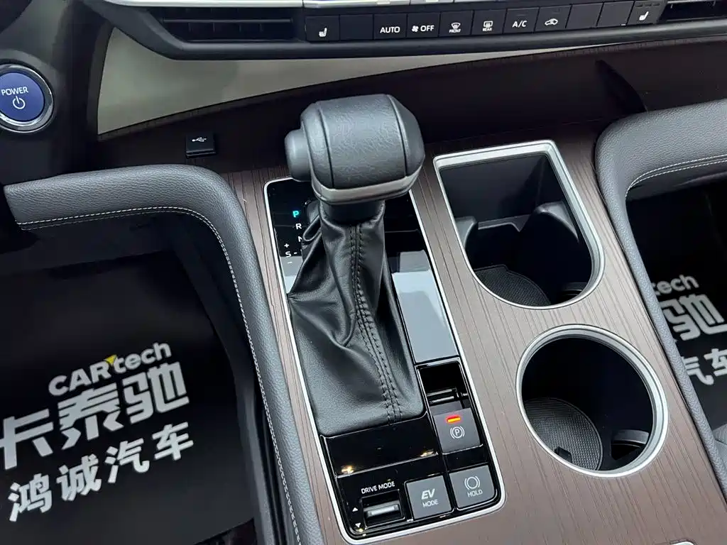 Toyota Granvia 2024 2.5L Hybrid Premium PLUS фото 23