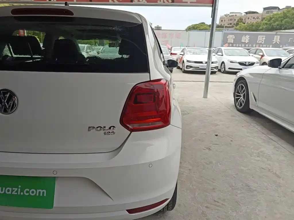 Volkswagen Polo 2016 1.6L Automatic Comfort фото 8