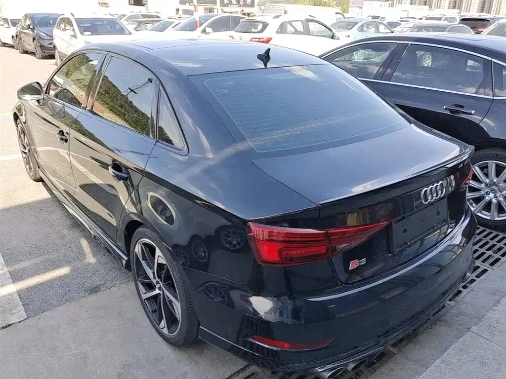 Audi S3 2019 Audi S3 2.0T Limousine фото 5