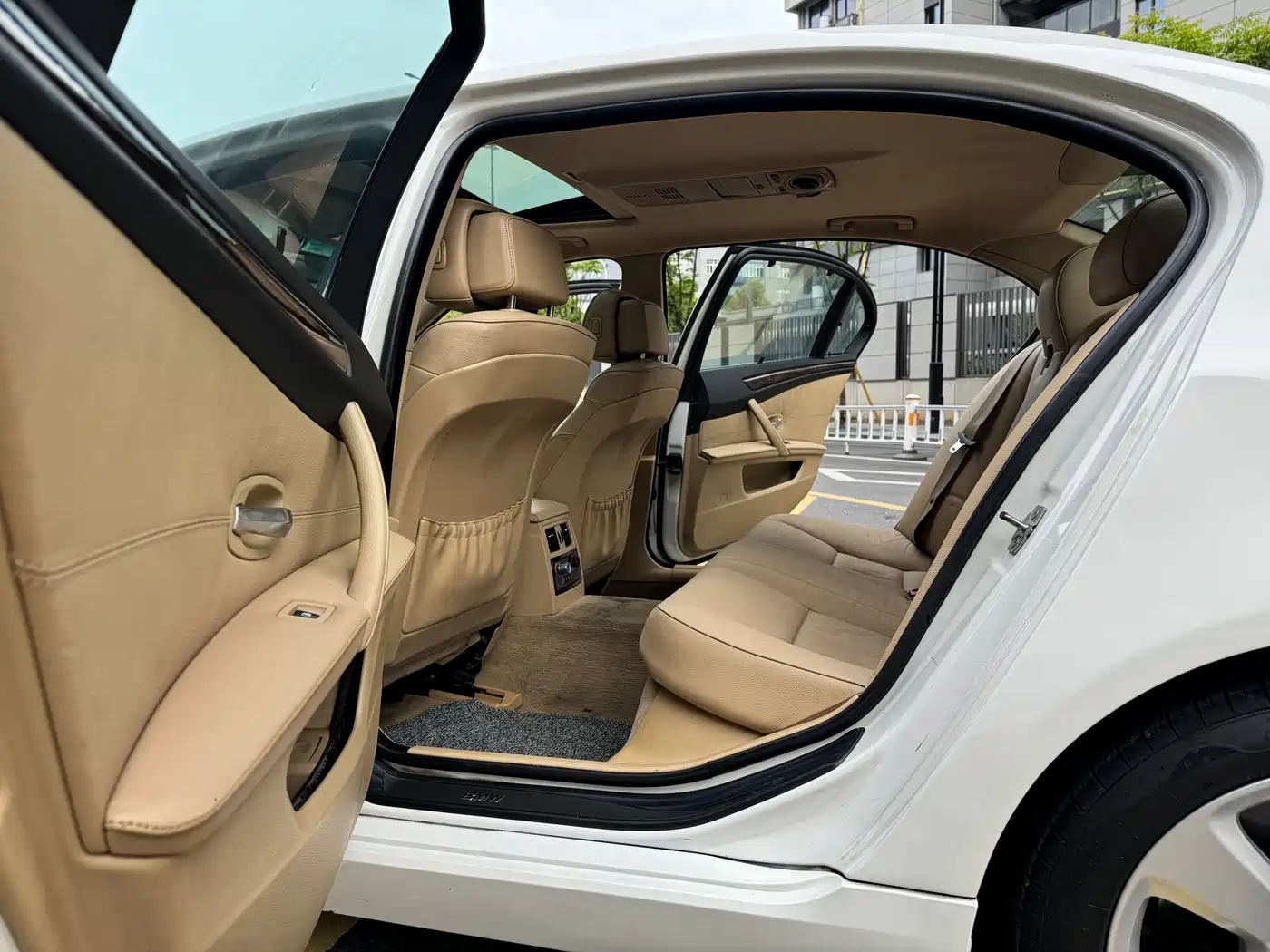 BMW 5 Series 2009 520Li Premium фото 11