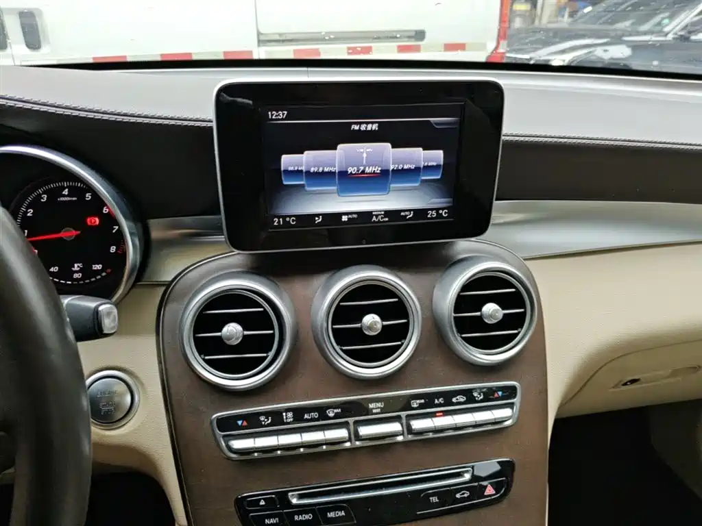 Mercedes-Benz GLC 2017 GLC 300 4MATIC Dynamic фото 6