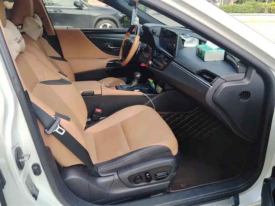 Lexus ES 2022 200 Excellence Edition фото 8
