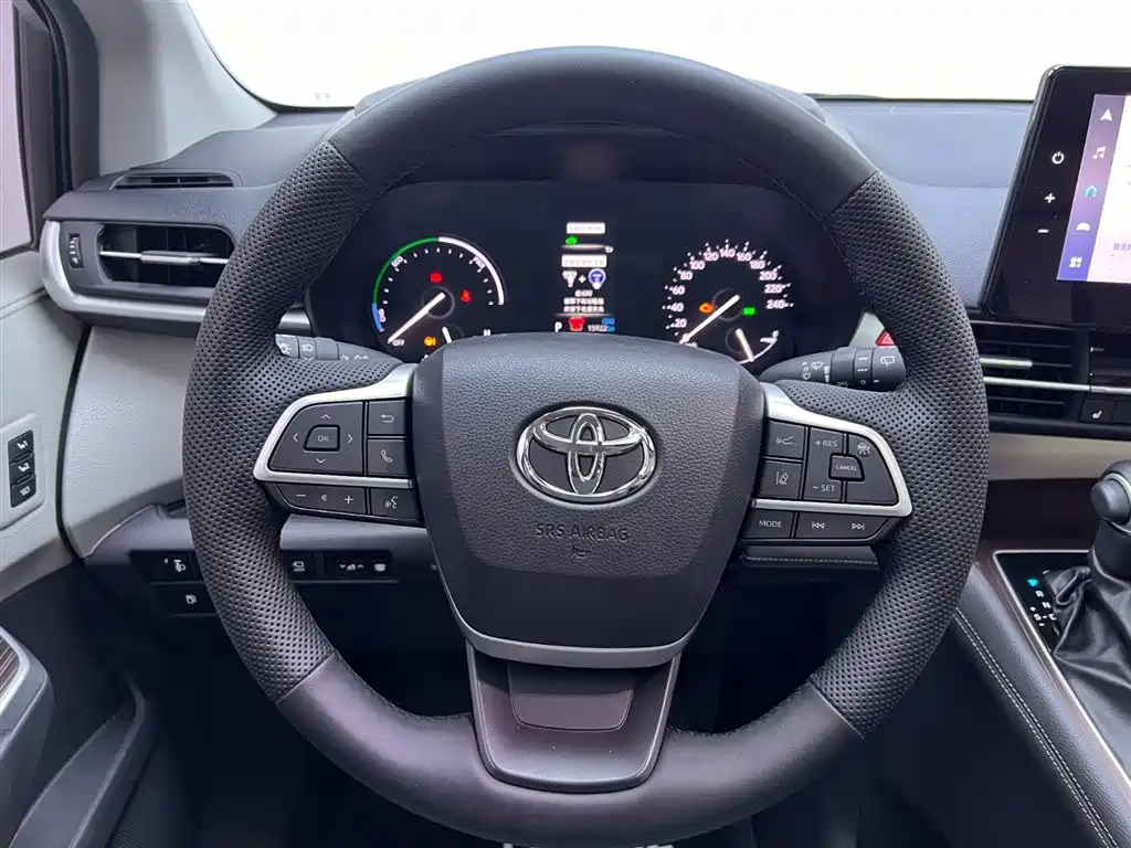 Toyota Granvia 2024 2.5L Hybrid Premium PLUS фото 20