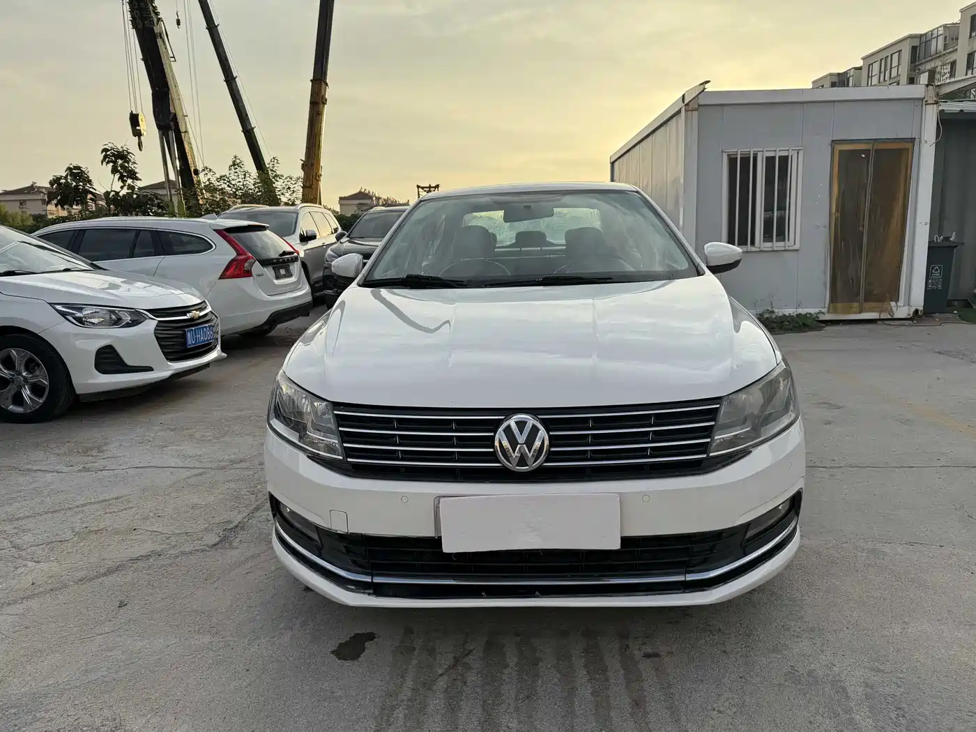 Volkswagen Lavida 2015 1.6L Manual Trend Edition фото 2