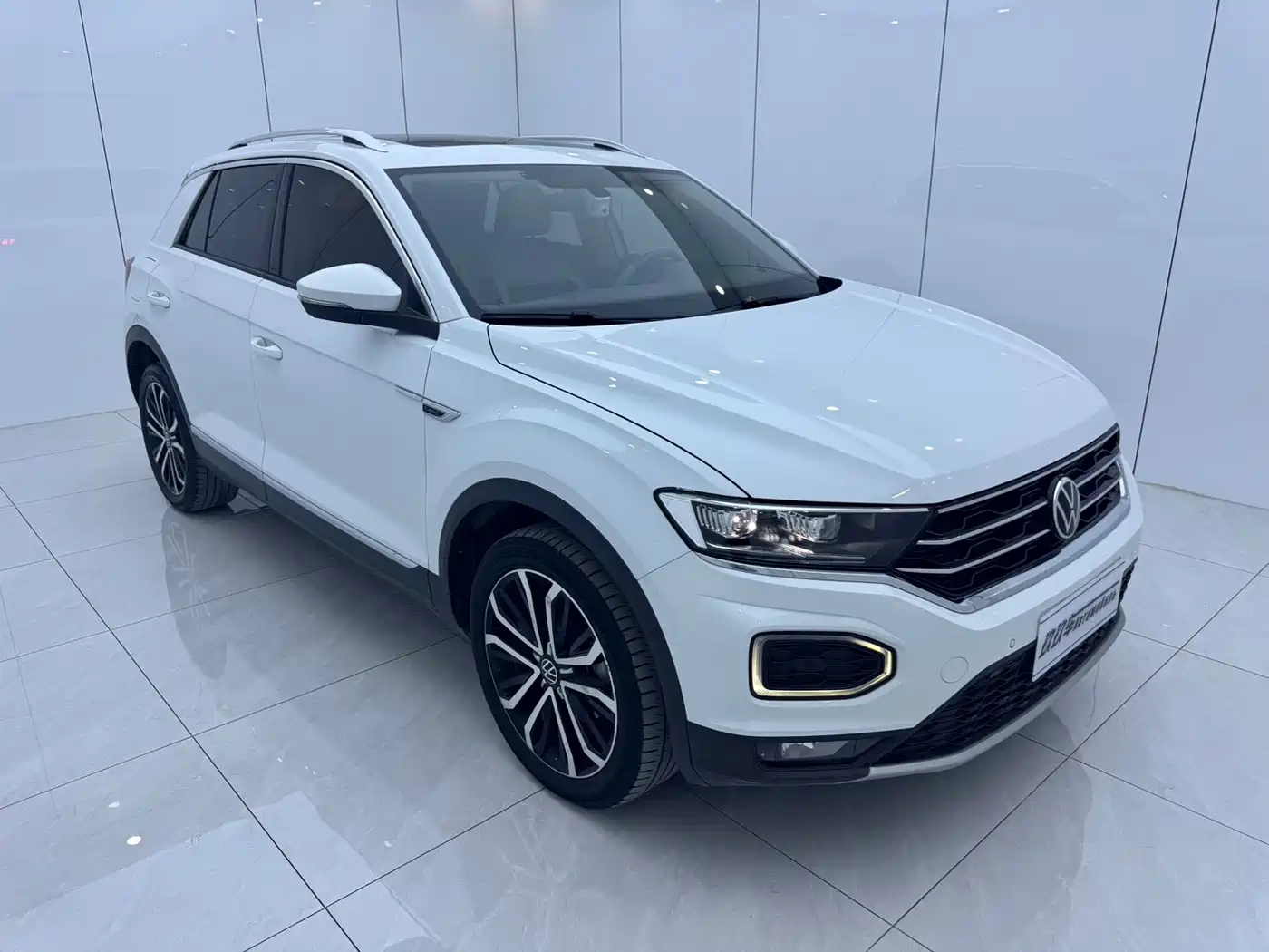 Volkswagen T-ROC 2021 Facelift 280TSI DSG 4WD Luxury Smart Connect Edition фото 3