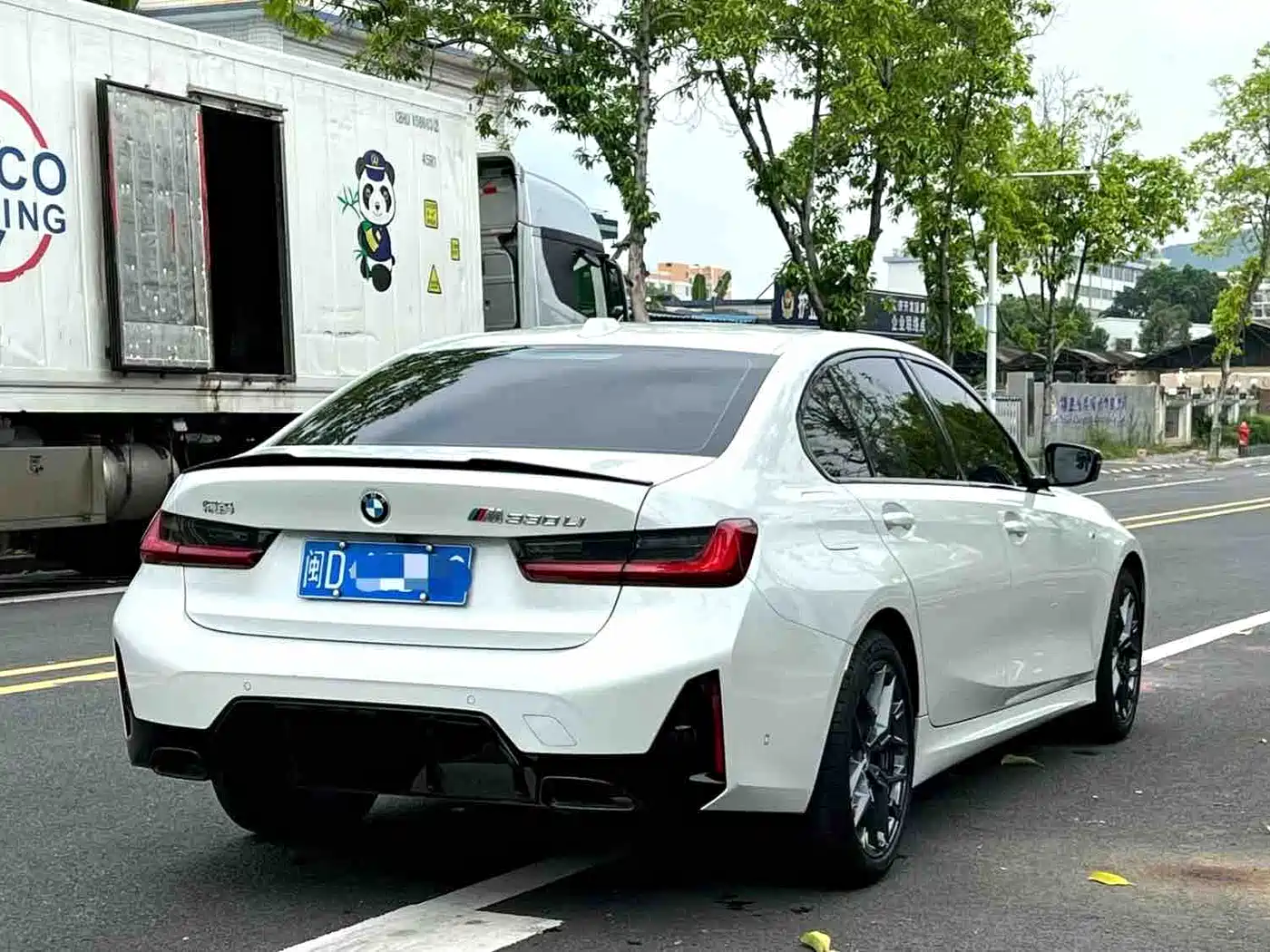 BMW 3 Series 2025 330Li M Sport Night Edition фото 9