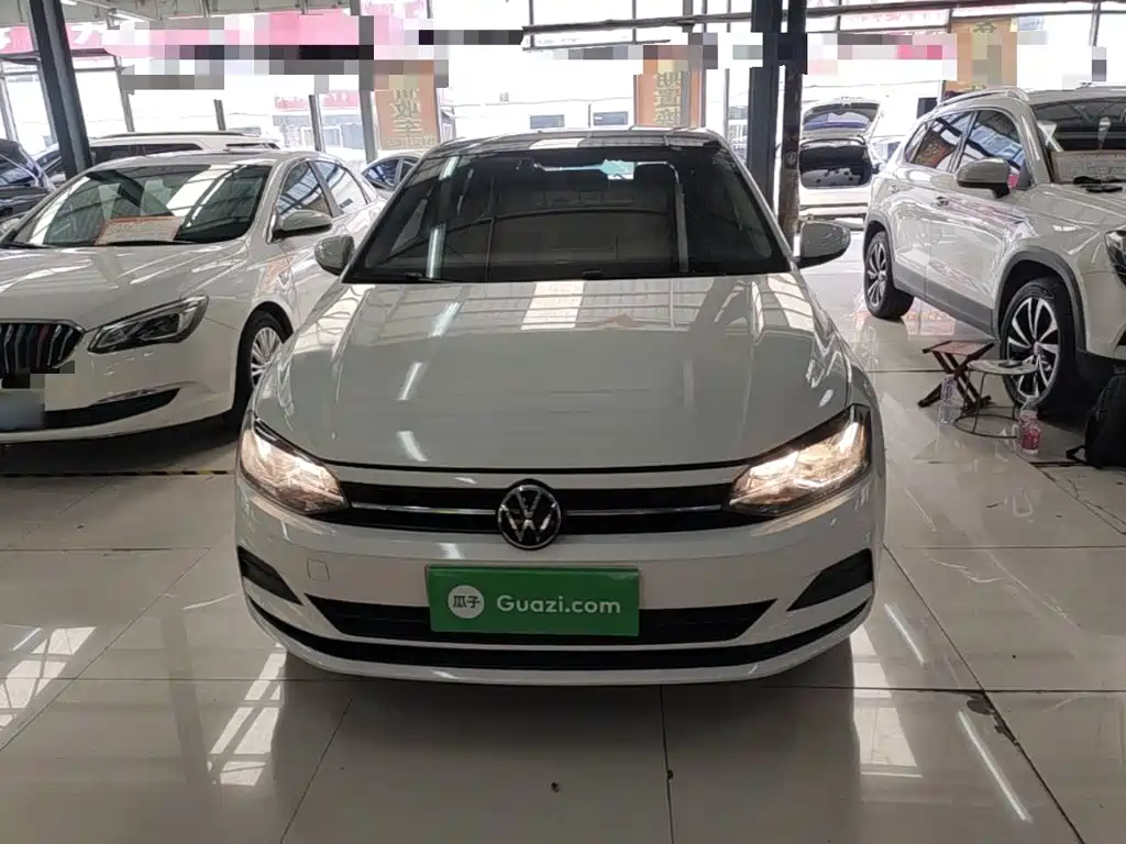 VOLKSWAGEN POLO