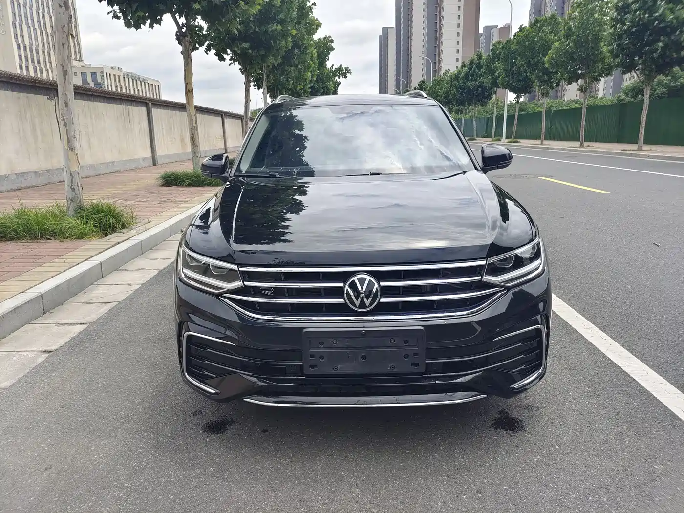 Volkswagen Tiguan L 2022 330TSI Auto 2WD R-Line Premium Edition фото 2