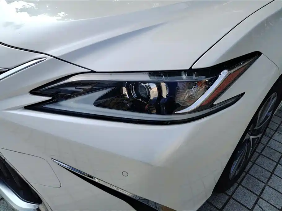 Lexus ES 2022 200 Excellence Edition фото 5